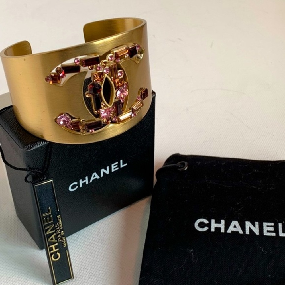 🦄 CHANEL Rare Pink Purple Jewel Stones Emerald Cut Gem Gold Bracelet Cuff CC💕 - Picture 14 of 16